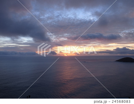 父島の夕陽 24568083