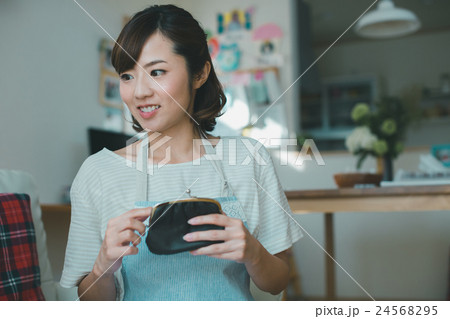 Japanese woman golfer , housewife 24568295
