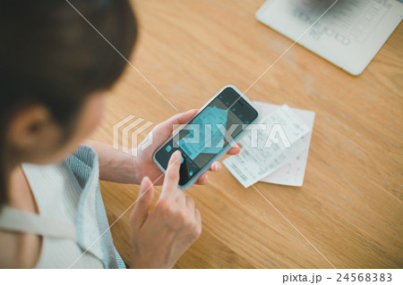 Japanese woman golfer , housewife 24568383