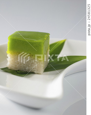 malay pandan custard cake 24581325