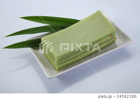 pandan layer cake 24582180