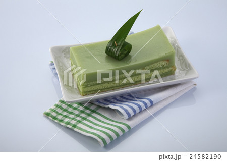 pandan layer cake 24582190