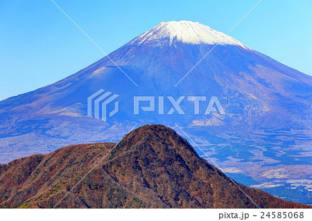 明神ヶ岳から見る富士山と金時山 明神ヶ岳から見る富士山と金時山 24585068