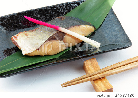 鰤の西京味噌漬け焼き 24587430