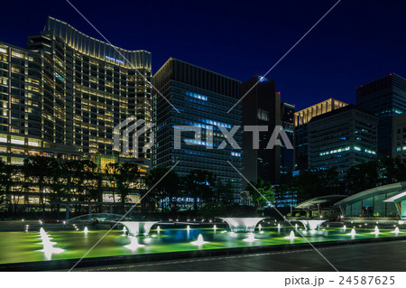 東京　丸の内　和田倉噴水公園の夜景 24587625