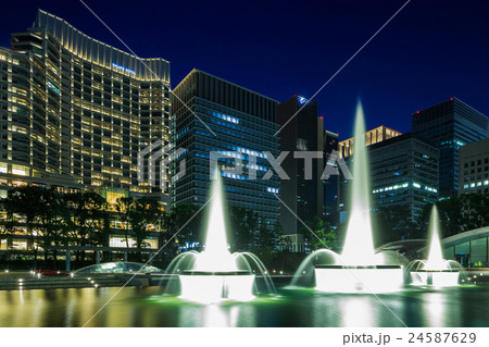 東京　丸の内　和田倉噴水公園の夜景 24587629