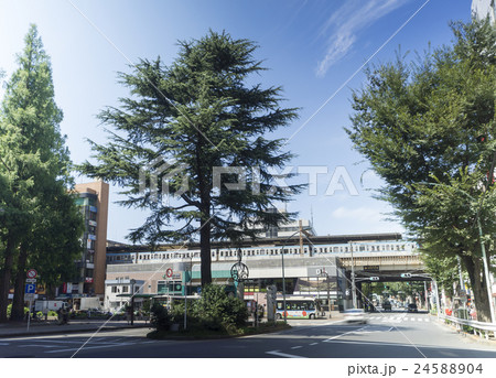 駅　阿佐ヶ谷駅　南口　スローシャッター　青空　緑 24588904