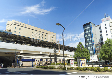 駅　高円寺駅　南口　スローシャッター　青空　緑 24588906