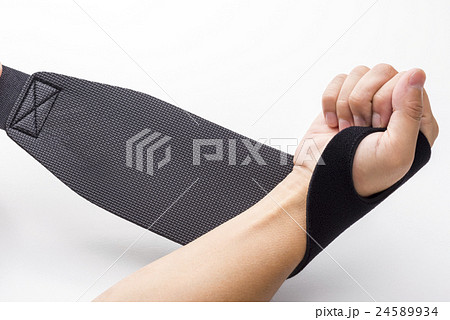 手首のサポーターを着脱する 手首のサポーターを着脱する 24589934