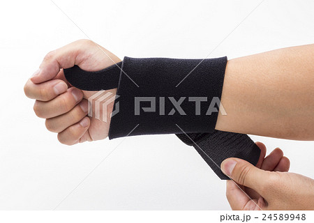 手首のサポーターを着脱する 手首のサポーターを着脱する 24589948