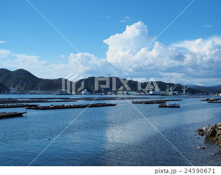 海辺の夏の風景 海辺の夏の風景 24590671