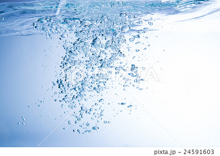 水中の気泡の写真素材
