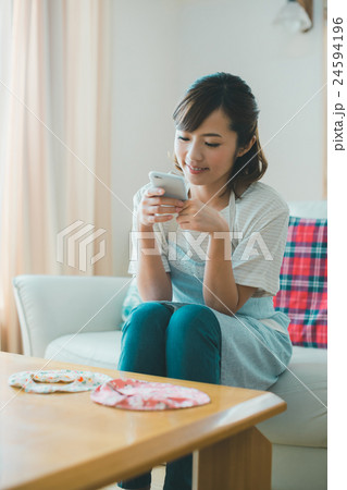 Japanese woman golfer , housewife 24594196