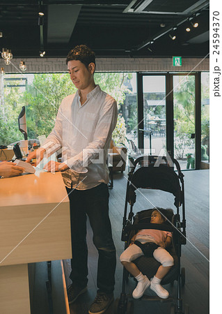 shopping complex 撮影協力:TENOHA DAIKANYAMA shopping complex 撮影協力:TENOHA DAIKANYAMA 24594370