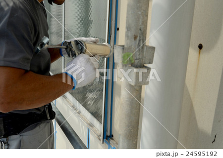 窓のシール打ち 24595192