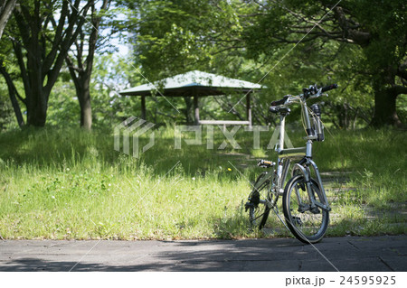 サイクリングの休息 24595925