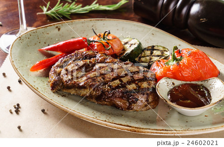 steak with vegetables 24602021