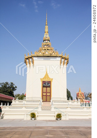 The royal palace in Phnom Penh, Cambodia.  24608972