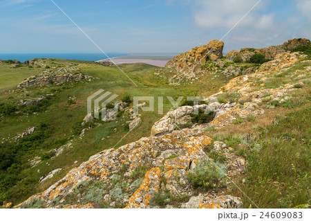 Stone Mountain chaoses Opuk. 24609083