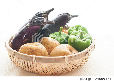 野菜（ナス、じゃがいも、ピーマン） 24609474