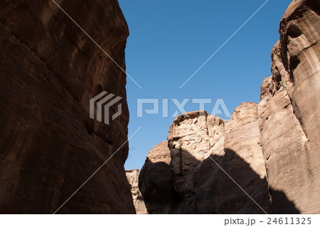 ぺトラ遺跡 シーク(峡谷) ぺトラ遺跡 シーク(峡谷) 24611325