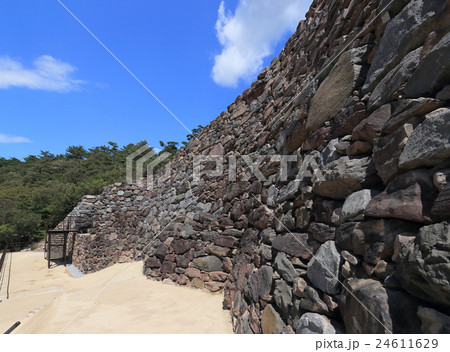 古代朝鮮式山城「屋嶋城」城外の城壁の南側より北側を望む 古代朝鮮式山城「屋嶋城」城外の城壁の南側より北側を望む 24611629