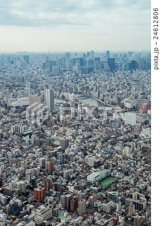 天気が悪い日の東京スカイツリーからの都心の眺めの写真素材