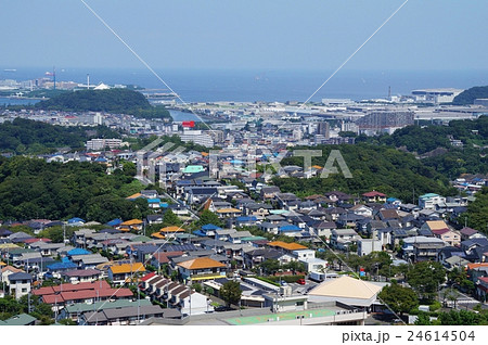 鷹取山展望台から見た横須賀市追浜の街並み 鷹取山展望台から見た横須賀市追浜の街並み 24614504