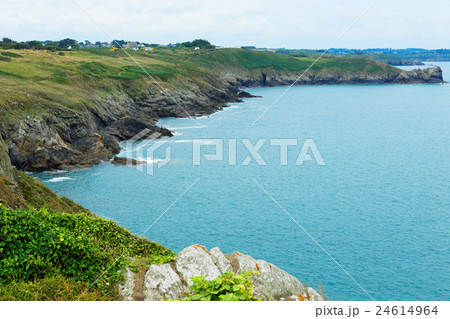 フランスの避暑地Cancale近くの岬の景観 24614964