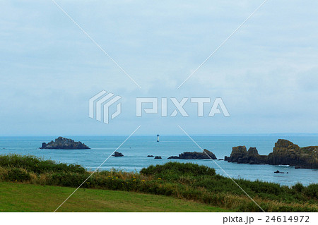 フランスの避暑地Cancale近くの岬の景観 24614972