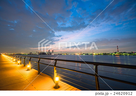 京浜工業地帯・東扇島東公園の夜景 京浜工業地帯・東扇島東公園の夜景 24620912
