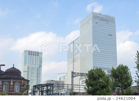 グラントウキョウノースタワーと東京駅八重洲口方面の風景の写真素材