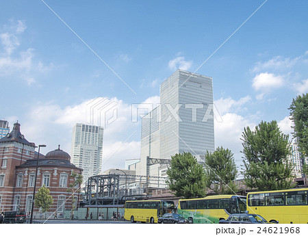 グラントウキョウノースタワーと東京駅八重洲口方面の風景 東京都千代田区 の写真素材