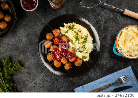 Meatballs and mashed potatoes Meatballs and mashed potatoes 24622100