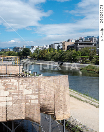 京都　鴨川　納涼床 24624273