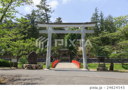 熊野大社 神社前 鳥居と朱色の八雲橋 熊野大社 神社前 鳥居と朱色の八雲橋 24624543
