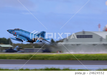 航空自衛隊　戦闘機　離陸　RF-4E 24624552