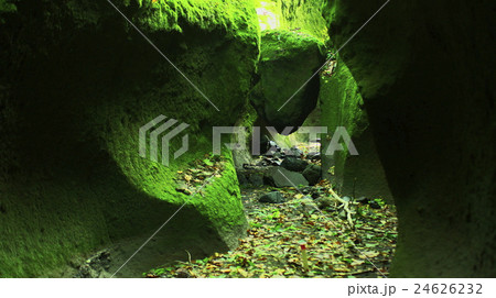 支笏湖の絶景は苔の洞門の写真素材