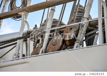 帆船日本丸の滑車 帆船日本丸の滑車 24626335