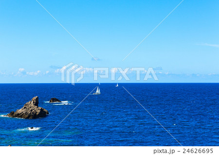 ブルターニュの観光地プリメル・トレガステルより大海原を望む 24626695