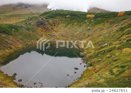 紅葉のすり鉢池、大雪山旭岳、北海道 紅葉のすり鉢池、大雪山旭岳、北海道 24627651
