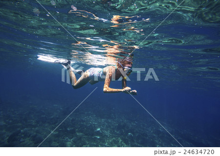 Young women is snorkeling Young women is snorkeling 24634720