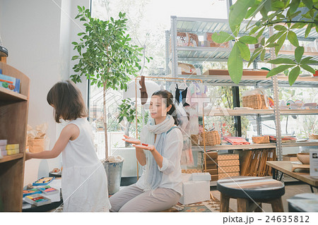 shopping complex 撮影協力:TENOHA DAIKANYAMA shopping complex 撮影協力:TENOHA DAIKANYAMA 24635812