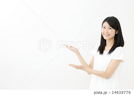 おすすめ・若い女性 24639779