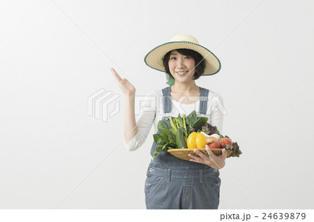 野菜農家の女性 野菜農家の女性 24639879
