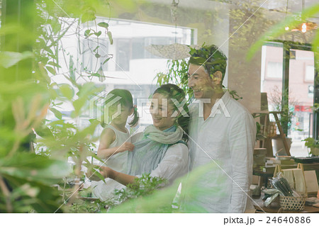 shopping complex 撮影協力:TENOHA DAIKANYAMA shopping complex 撮影協力:TENOHA DAIKANYAMA 24640886