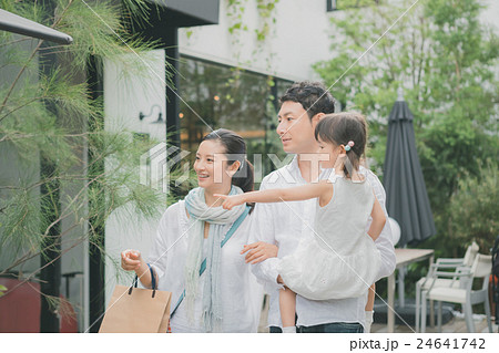 shopping complex 撮影協力:TENOHA DAIKANYAMA shopping complex 撮影協力:TENOHA DAIKANYAMA 24641742