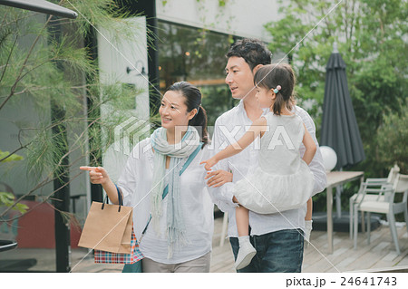 shopping complex　　　　　撮影協力：TENOHA DAIKANYAMA 24641743