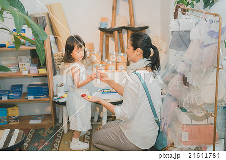 shopping complex 撮影協力:TENOHA DAIKANYAMA shopping complex 撮影協力:TENOHA DAIKANYAMA 24641784
