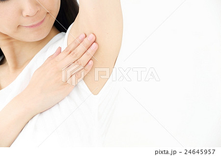 脇・若い女性 24645957